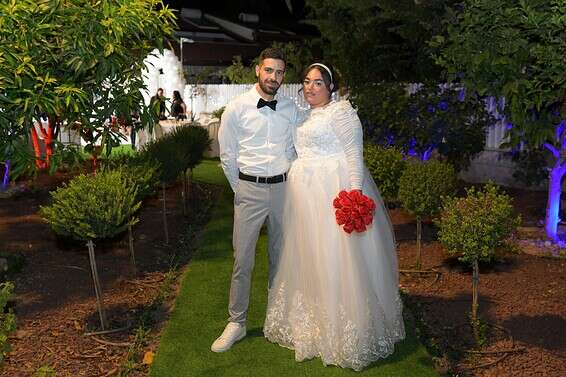 מתחתנים בחצר המועצה הדתית באילת // צילום: חיים דוד